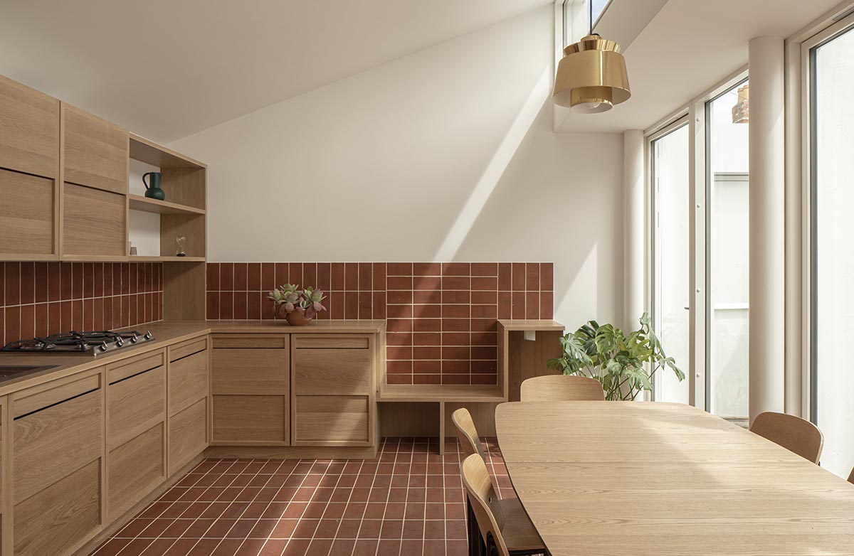 contemporary brick detailing for a kitchen using Ketley Staffordshire red quarry tiles with bespoke oak units image by Peter Molloy